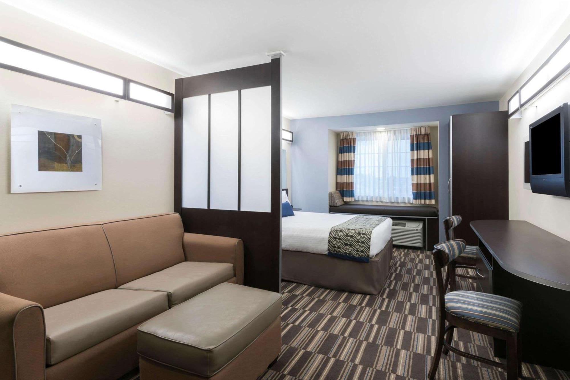 Microtel Inn And Suites Baton Rouge Airport Экстерьер фото